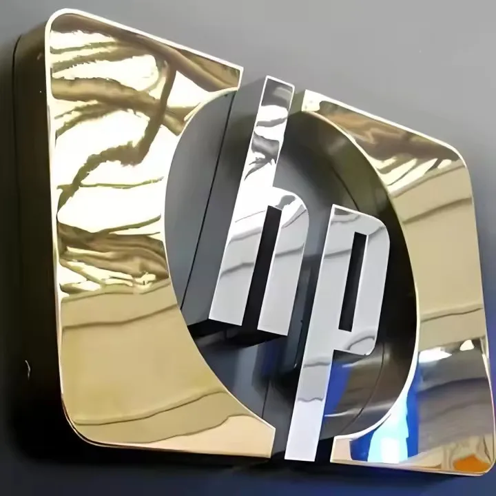 Projet réel de lettres polies miroir